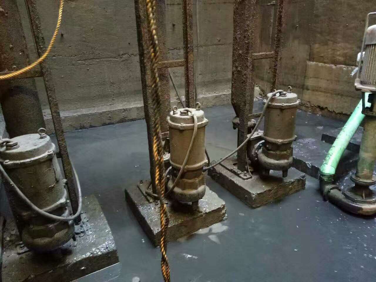 武定污水池清理